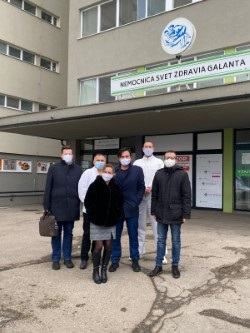 Štátny tajomník ministerstva zdravotníctva Peter Stachura navštívil „červenú“ nemocnicu v Galante.
