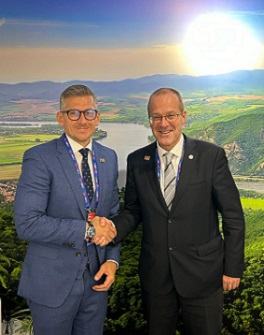 Štátny tajomník MZ SR Michal Štofko s riaditeľom regionálneho úradu WHO pre Európu Hansom Klugem