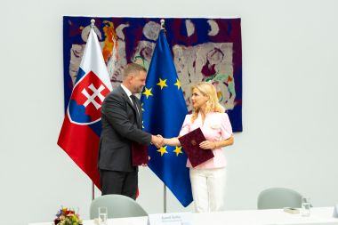 Ministri zdravotníctva a kultúry Kamil Šaško a Martina Šimkovičová podpísali memorandum o spolupráci na podporu darcovstva krvi