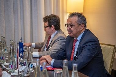 Generálny riaditeľ WHO Tedros Adhan Gebreyesus zástupca kancelárie WHO na Slovensku Tatul Hakobyan