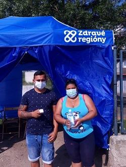 Asistenti podpory zdravia pred Kontrolným hygienickým bodom